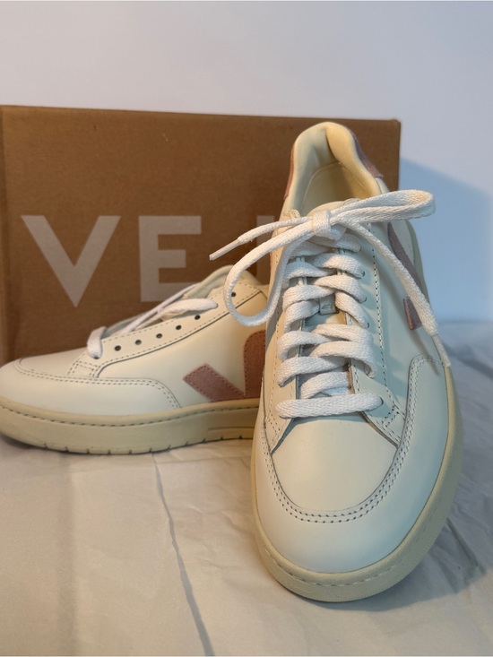 Veja Shoes - Veja -Popular Leather Sneakers wht/Light Pink Accents (V-12 Leather) NWT Sz 38